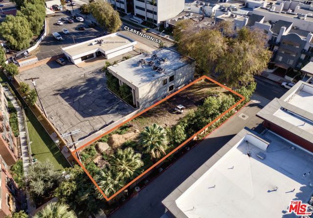 22045 Clarendon Street, Woodland Hills (los Angeles), CA 91367