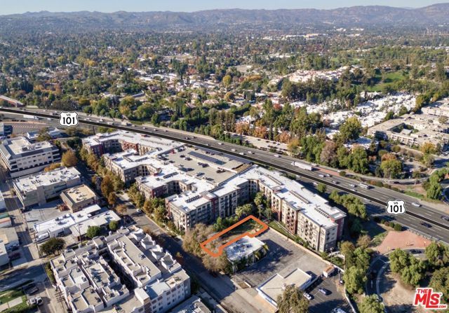 22045 Clarendon Street, Woodland Hills (los Angeles), CA 91367