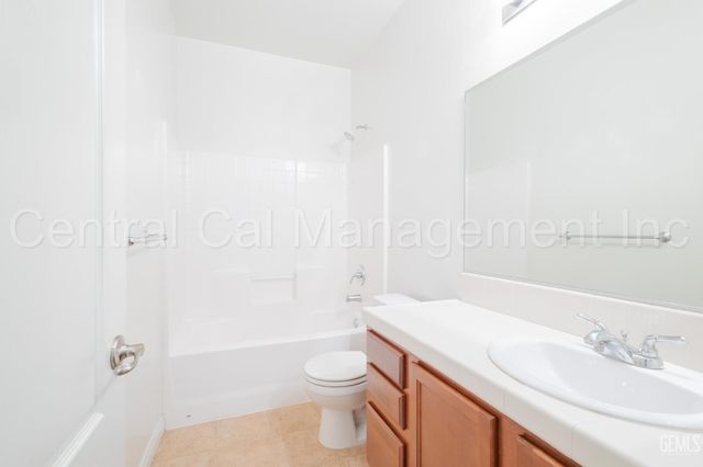 2316 Macau Street, Bakersfield, CA 93313