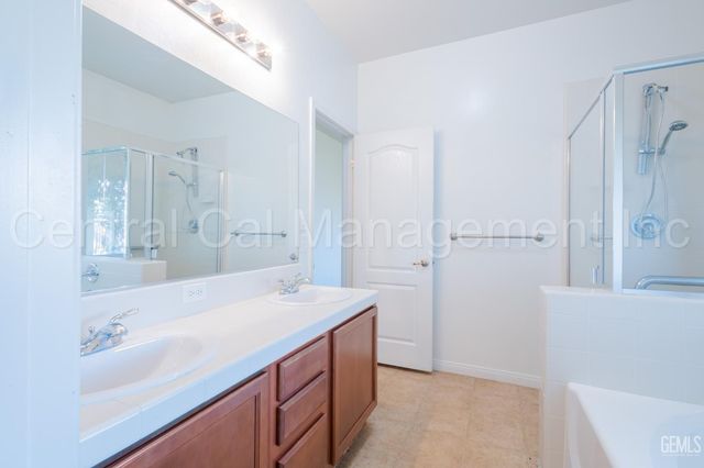 2316 Macau Street, Bakersfield, CA 93313