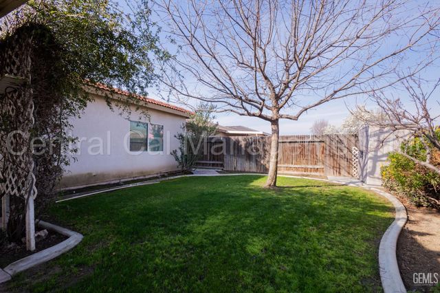 2316 Macau Street, Bakersfield, CA 93313