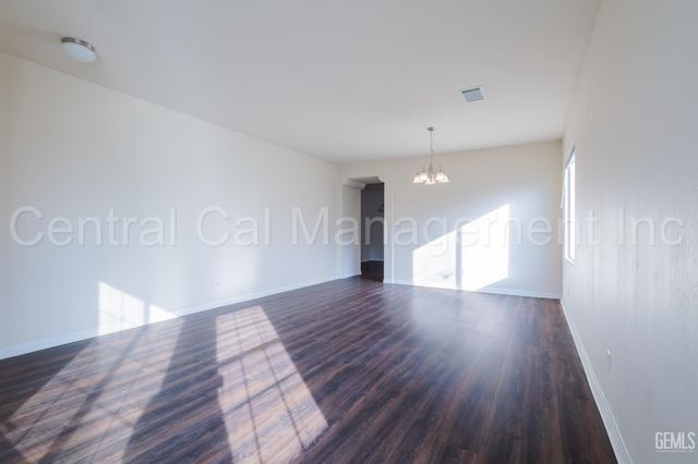 2316 Macau Street, Bakersfield, CA 93313