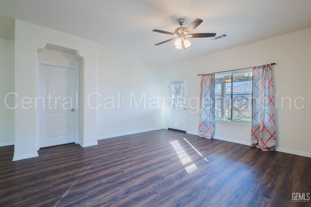 2316 Macau Street, Bakersfield, CA 93313