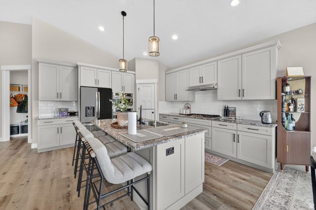9132 S RIDGE PEAK DR, West Jordan, UT 84081