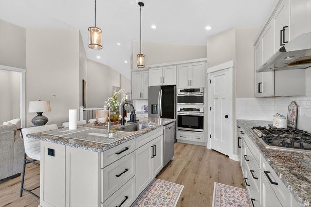 9132 S RIDGE PEAK DR, West Jordan, UT 84081