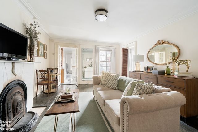 258 W 12TH Street, New York City, NY 10014