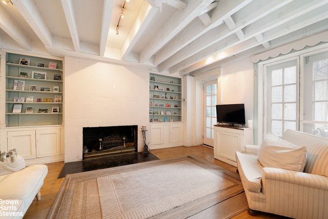 258 W 12TH Street, New York City, NY 10014