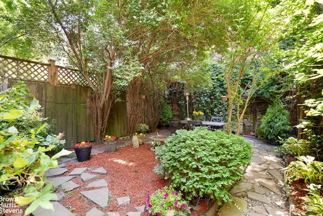 258 W 12TH Street, New York City, NY 10014