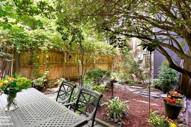 258 W 12TH Street, New York City, NY 10014