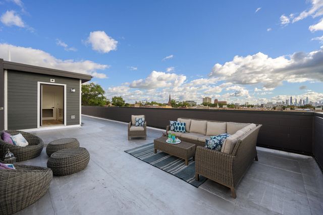 2651 W Augusta Boulevard 3, Chicago, IL 60622