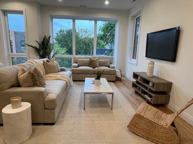 2651 W Augusta Boulevard 3, Chicago, IL 60622