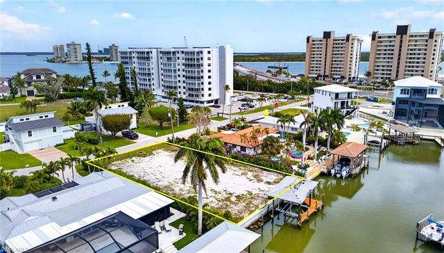 151 Estrellita DR, Fort Myers Beach, FL 33931