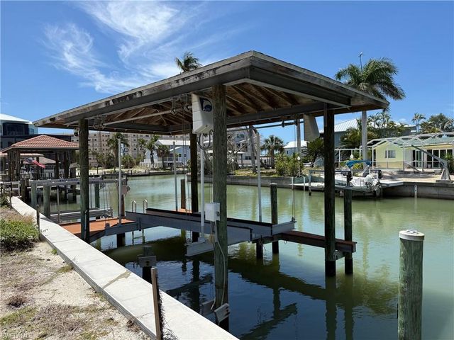 151 Estrellita DR, Fort Myers Beach, FL 33931