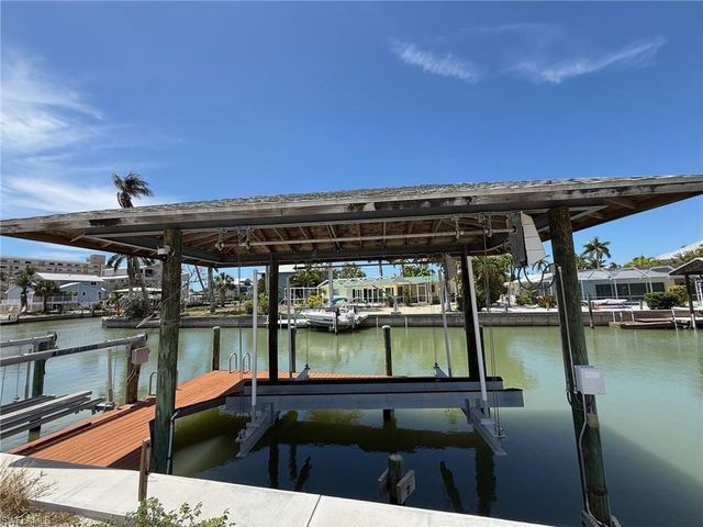 151 Estrellita DR, Fort Myers Beach, FL 33931
