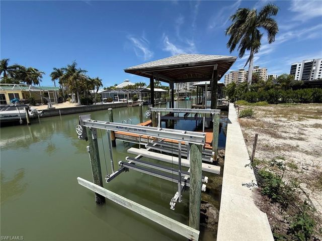 151 Estrellita DR, Fort Myers Beach, FL 33931