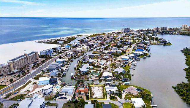 151 Estrellita DR, Fort Myers Beach, FL 33931