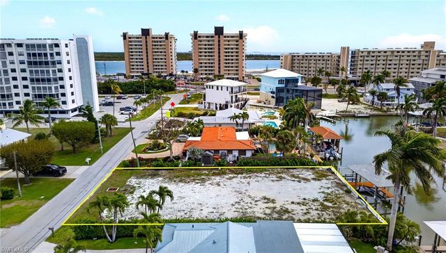 151 Estrellita DR, Fort Myers Beach, FL 33931