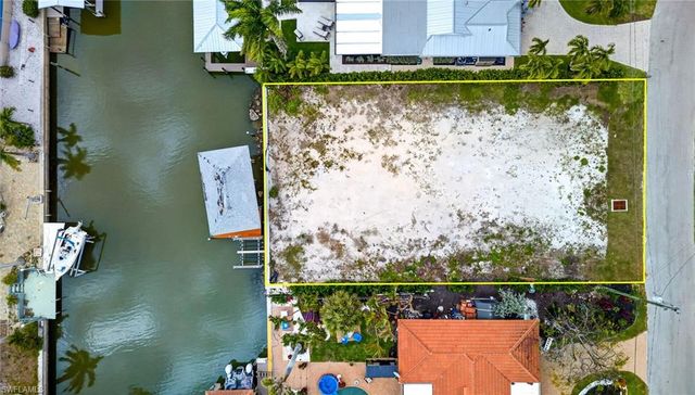 151 Estrellita DR, Fort Myers Beach, FL 33931
