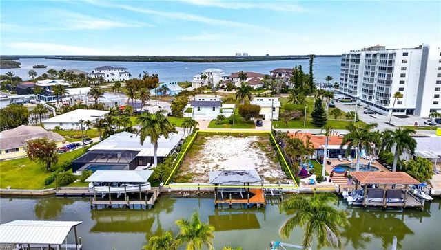 151 Estrellita DR, Fort Myers Beach, FL 33931