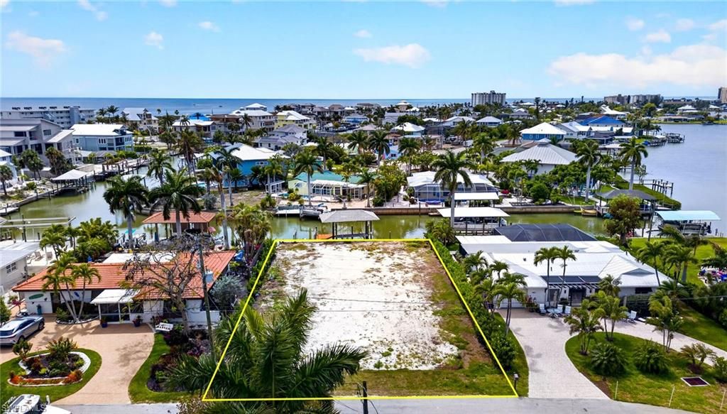 151 Estrellita DR, Fort Myers Beach, FL 33931