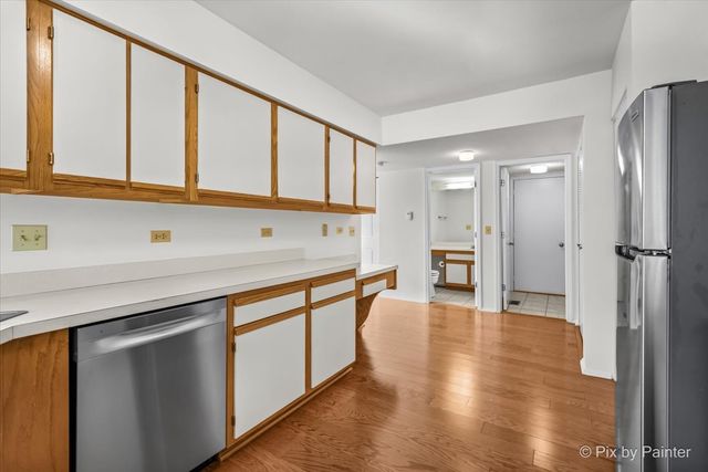 528 Penny Lane, Crystal Lake, IL 60014