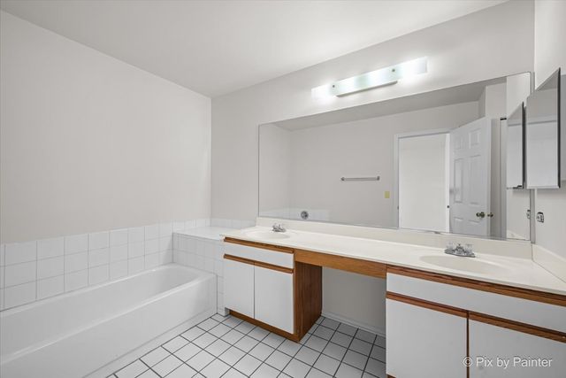 528 Penny Lane, Crystal Lake, IL 60014