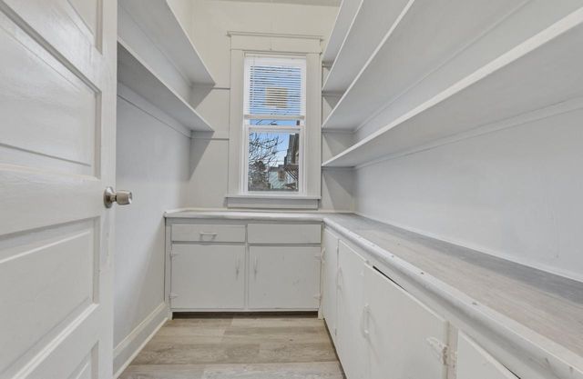 2827 W Grant STREET, Milwaukee, WI 53215