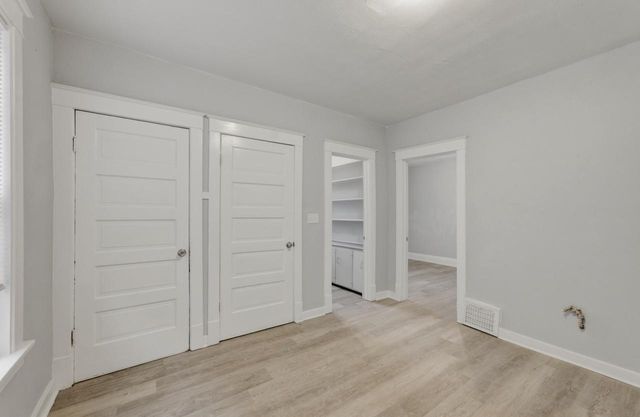 2827 W Grant STREET, Milwaukee, WI 53215