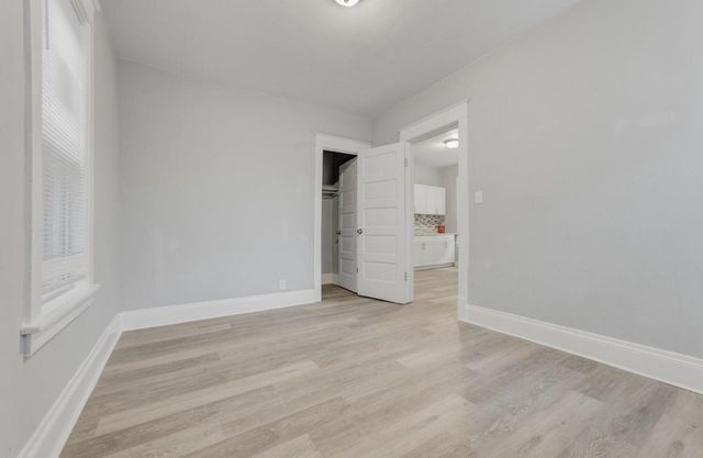 2827 W Grant STREET, Milwaukee, WI 53215