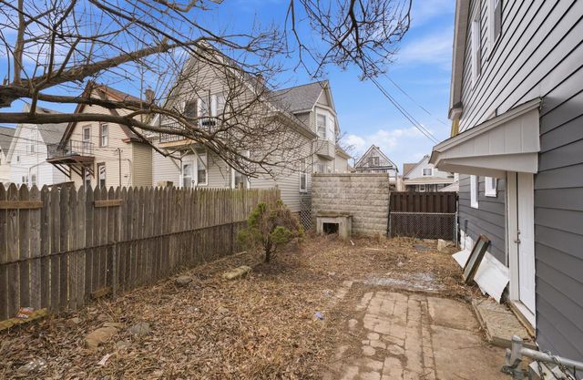 2827 W Grant STREET, Milwaukee, WI 53215