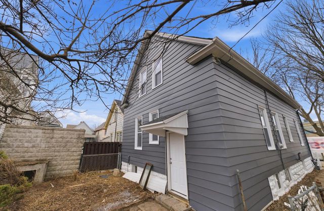 2827 W Grant STREET, Milwaukee, WI 53215