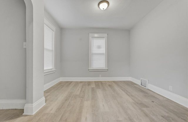 2827 W Grant STREET, Milwaukee, WI 53215