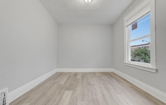 2827 W Grant STREET, Milwaukee, WI 53215