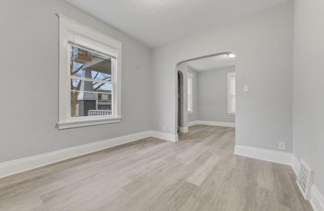 2827 W Grant STREET, Milwaukee, WI 53215