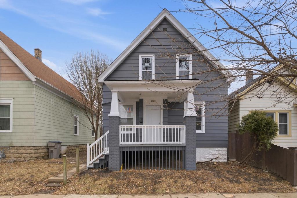 2827 W Grant STREET, Milwaukee, WI 53215