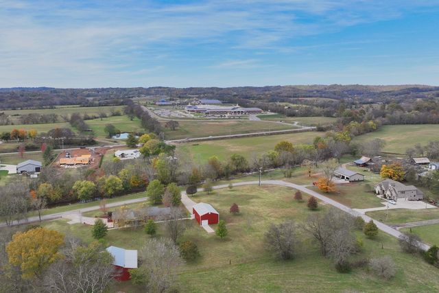 1935 Liberty Ln, Gallatin, TN 37066