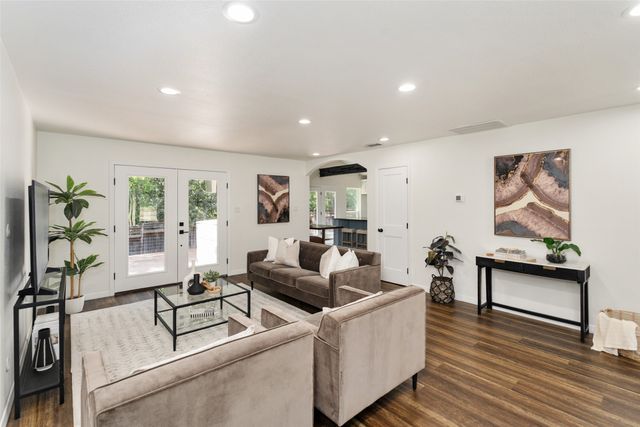 2107 Elmwood Boulevard, Dallas, TX 75224