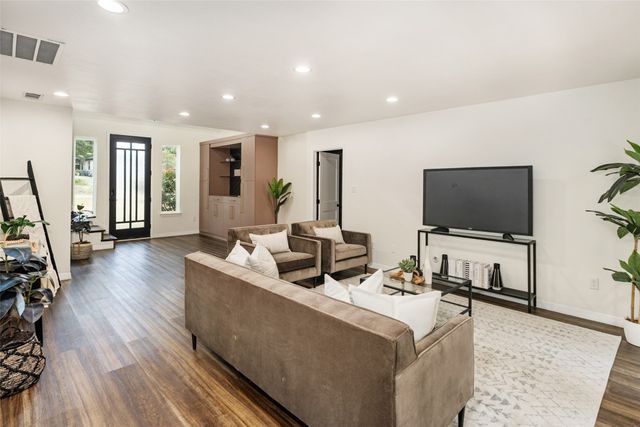 2107 Elmwood Boulevard, Dallas, TX 75224
