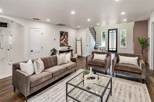 2107 Elmwood Boulevard, Dallas, TX 75224
