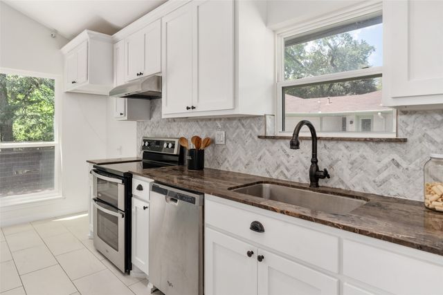 2107 Elmwood Boulevard, Dallas, TX 75224