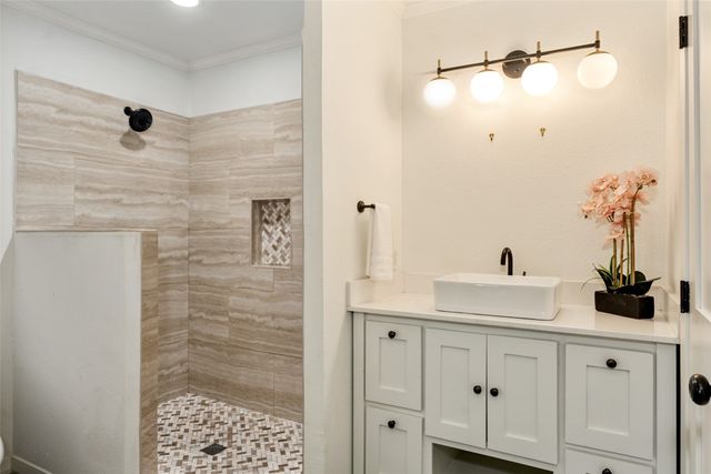 2107 Elmwood Boulevard, Dallas, TX 75224