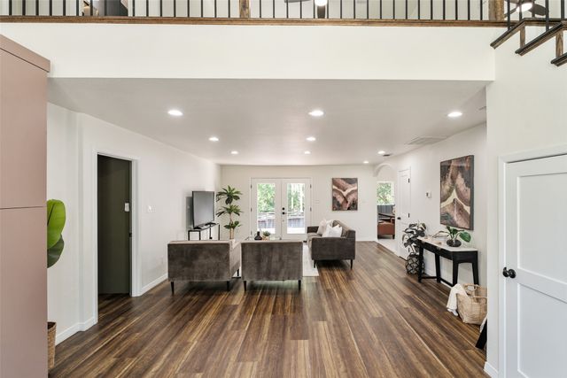 2107 Elmwood Boulevard, Dallas, TX 75224
