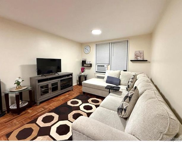 7261 Shore Road 1R, Brooklyn, NY 11209