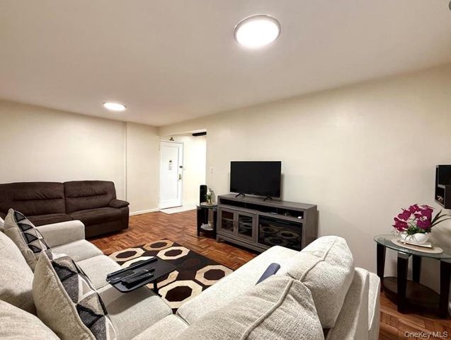 7261 Shore Road 1R, Brooklyn, NY 11209