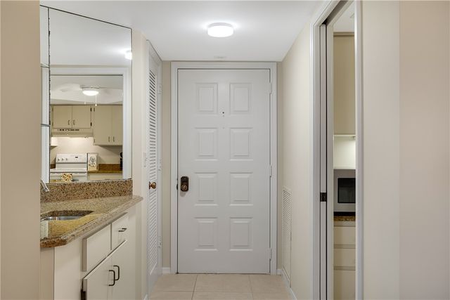 1815 Mooringline Drive 1D, Vero Beach, FL 32963