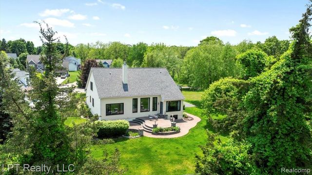 8617 Bonaventure Drive, Brighton, MI 48116