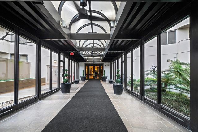 3525 Sage Road 1511, Houston, TX 77056