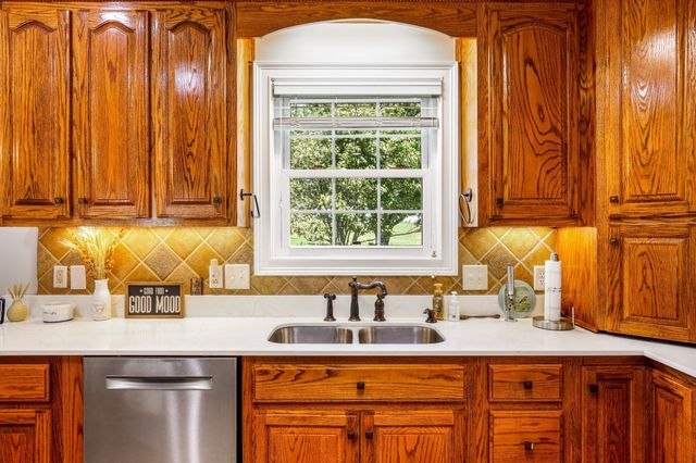 4984 Somerville Rd, Cross Plains, TN 37049