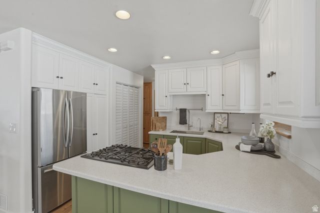 6945 S VIRGINIA DR, Cottonwood Heights, UT 84121