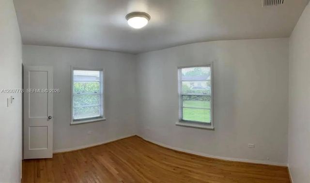 4289 NW 5th St, Miami, FL 33126